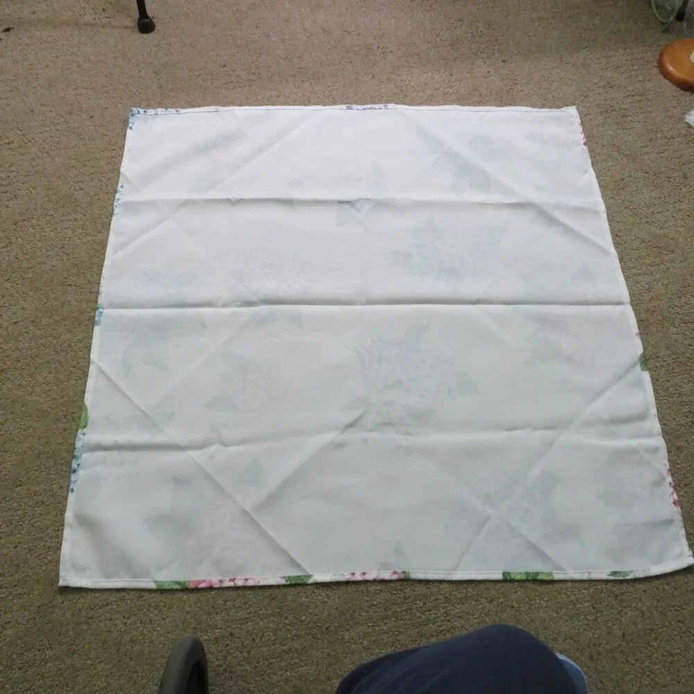 Hydrangea Floral Tablecloth 34x34